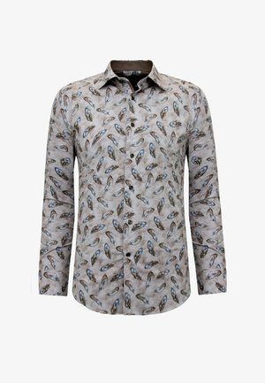 Lange mouwen overhemd met kraag in licht beige stof met een herhalend patroon van veren in blauw en bruintinten; knoopsluiting aan de voorkant.