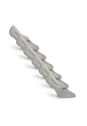 Sept paires de chaussettes invisibles gris clair avec un petit logo de marque en haut, disposées en diagonale sur un fond blanc.