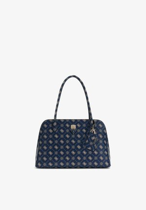 Sac à main Guess bleu marine avec motif logo beige, doubles poignées, plaque logo métallique à l'avant et étiquette de bagage attachée avec porte-clés.
