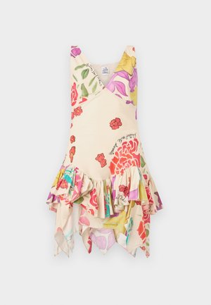 Ærmeløs cremefarvet kjole med farverigt blomsterprint, V-hals, flæset asymmetrisk kant og håndskrevne skrivedetaljer.