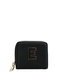 Portafoglio in pelle nera con finitura texturizzata, dotato di logo "E" in metallo dorato, chiusura con zip e cuciture decorative lungo i bordi.
