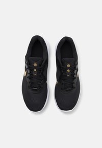 Nike Performance NIKE REVOLUTION 6 - Scarpe da corsa su strada - black/metallic gold/white