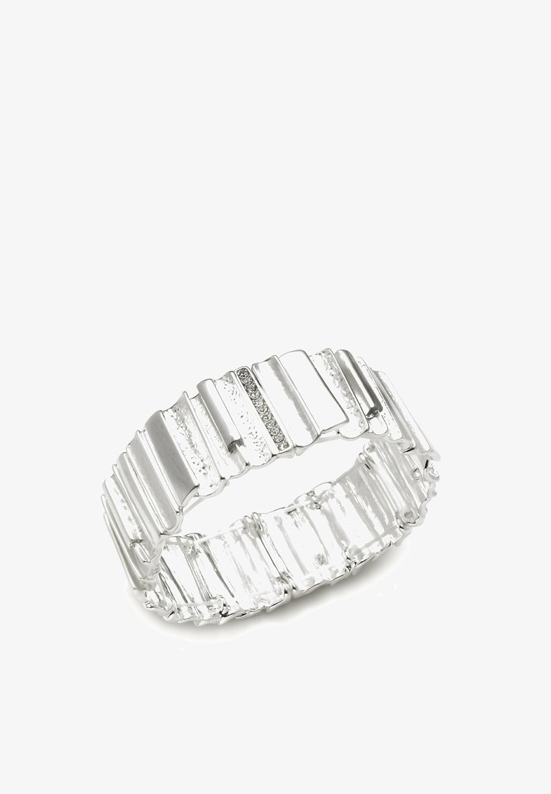 Pulsera de plata hecha de piezas rectangulares enlazadas con superficies alternas lisas y texturizadas; incluye un único acento brillante.