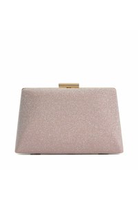 Roze getextureerde clutch bag met een geometrisch ontwerp, rechthoekige vorm en een gouden sluiting aan de bovenkant. Gladde, glinsterende oppervlakte.