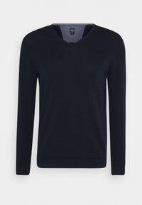 Námorně modrý svetr s výstřihem do V vyrobený z měkkého pleteného materiálu, s dlouhými rukávy a ribbovanými lemy a manžetami. Minimalistický design bez vzorů.