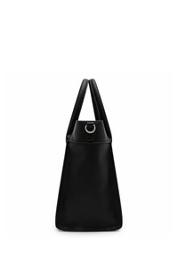 Bolso de mano de piel negra con un diseño estructurado, que cuenta con dos correas para el hombro y un acento de hardware circular en la parte superior. Acabado texturizado mate.