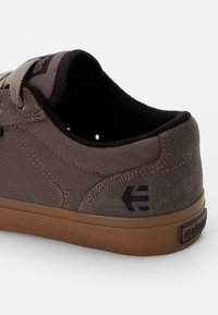 Etnies BARGE - Sapatilhas de skate - olive/grey/gum