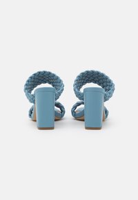 Steve Madden TANGLE - Mules de salto - baby blue