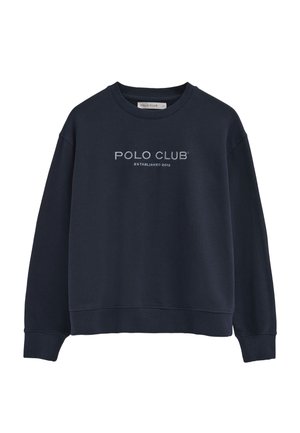Granatowa bluza z okrągłym dekoltem z napisem "POLO CLUB ESTABLISHED 2012" na środku klatki piersiowej, z prążkowaniem na mankietach i dole.