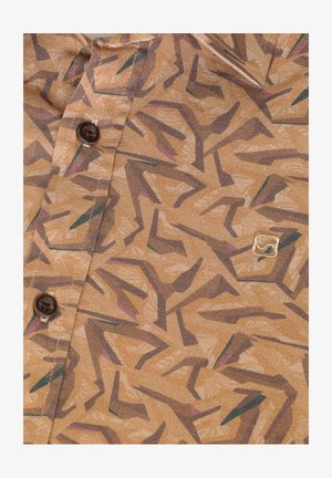 Camicia button-up in tessuto marrone con un motivo geometrico astratto in marrone scuro, verde e viola. Include un piccolo logo ricamato.