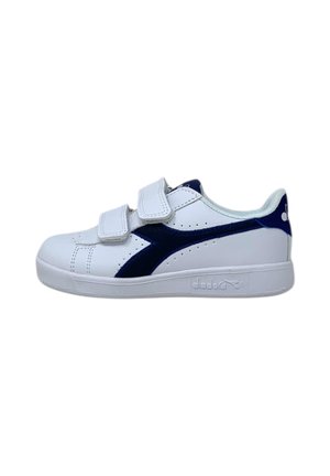 Sneaker bianche con accenti blu navy, realizzate in materiale sintetico liscio, dotate di due strap in Velcro e suola in gomma testurizzata.
