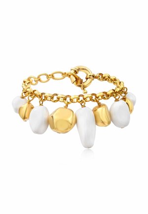 Bracelet chaîne en or avec breloques alternant blanc irrégulier et or poli et une fermeture à boucle ronde.