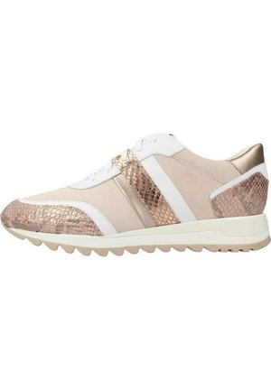 Zapatillas en beige y blanco, con un acento de estampado de serpiente en rosa dorado texturizado y cuero suave, con suela de goma y diseño de cordones.