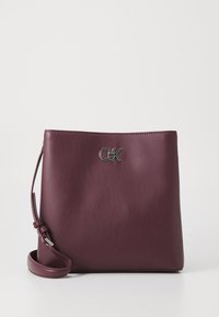 CONVERTIBLE BUCKET BAG - Sac bandoulière - vineyard wine