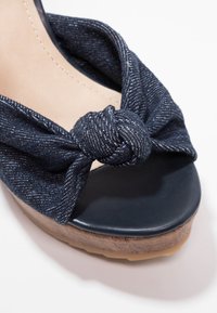 s.Oliver Sandales à talons hauts - dark-blue denim