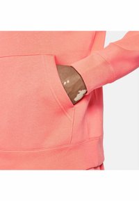 Nike Sportswear SPORTSWEAR CLUB FLEECE - Sweatshirt com capuz - rotweissrotrot