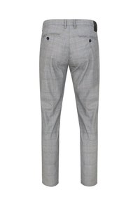 Szare spodnie w kratę o prostym kroju, z delikatnymi niebieskimi akcentami, dwa tylne kieszenie z guzikami oraz szlufka w pasie.