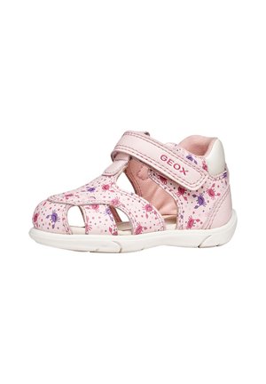 Sandale rose pour tout-petit avec motifs d'insectes violets et roses, bride Velcro réglable portant la marque "Geox", et semelle blanche flexible.