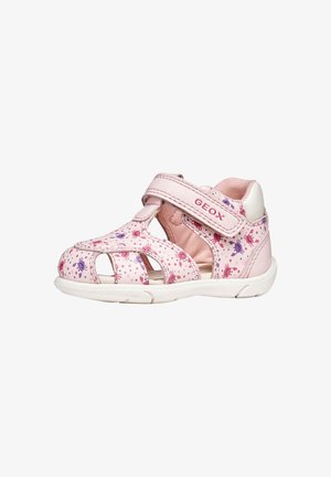 Sandale rose pour tout-petit avec motifs d'insectes violets et roses, bride Velcro réglable portant la marque "Geox", et semelle blanche flexible.