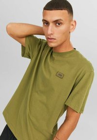 Jack & Jones CLASSIC TEE CREW NECK - Camiseta básica - olive branch