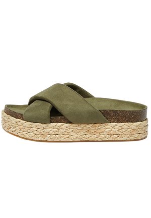 Sandalia de plataforma con correas cruzadas de ante verde oliva, plantilla de corcho y suela de yute tejido.