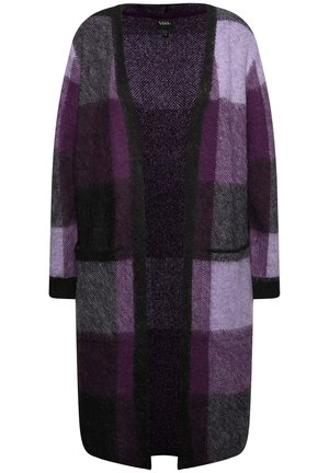 Lila karierte Strickjacke aus weichem Stoff, mit offener Vorderseite, langen Ärmeln und Taschen, verziert mit dunklem Besatz und verschiedenen Schattierungen von Lila.