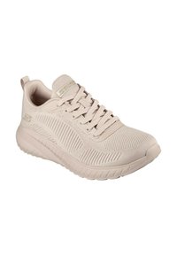 Helle beige Sport-Schuh mit einem strukturierten Strickobermaterial, Schnürverschluss, gepolstertem Schaft und flexibler Gummisohle. Mit Skechers-Branding.