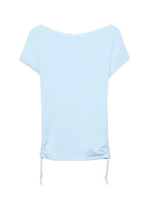 Jasnoniebieska bluzka z krótkim rękawem, szerokim dekoltem i regulowanymi sznureczkami po obu stronach na dole.