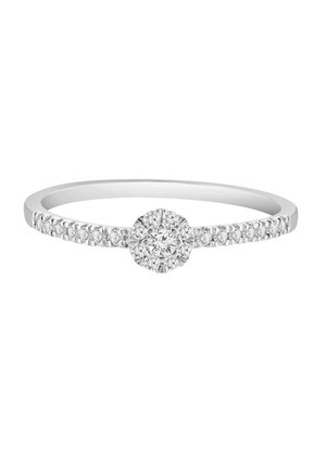 Bague en argent avec un groupe de petits diamants ronds au centre et un anneau orné de petits diamants supplémentaires de chaque côté.