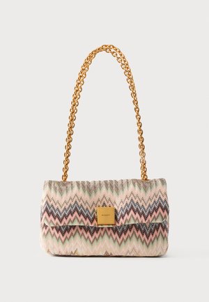 Käekott pastelses zz-mustris, kuldse tooni kettaga ning ruudukujuline kuldne pandl, millel on esi-klapil graveering „MISSONI“.