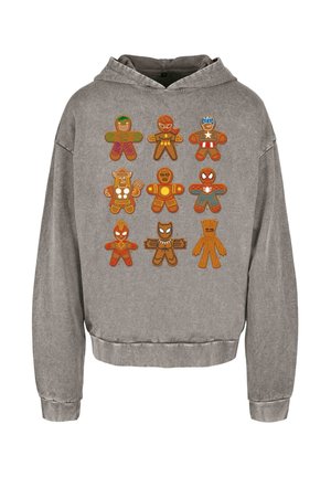 Pelēks kapucis ar multfilmu stilā zīmētiem piparkūku tēliem dažādos supervaroņa dizainos. Materiāls šķiet mīksts ar brīvu piegulšanu.