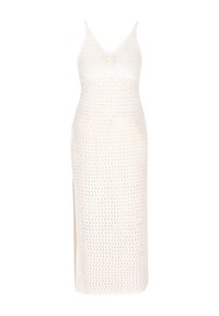 Krochettimaksiklänning i off-white, med V-ringning och tunna axelband, med en figursydd silhuett och öppet triangulärt mönster genom hela.