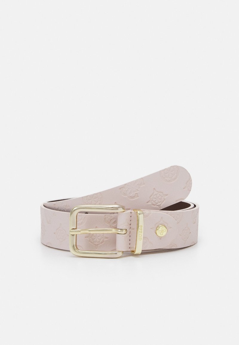 Ceinture en cuir rose clair avec motifs embossés, boucle rectangulaire dorée et détail en métal doré avec gravure de la marque.
