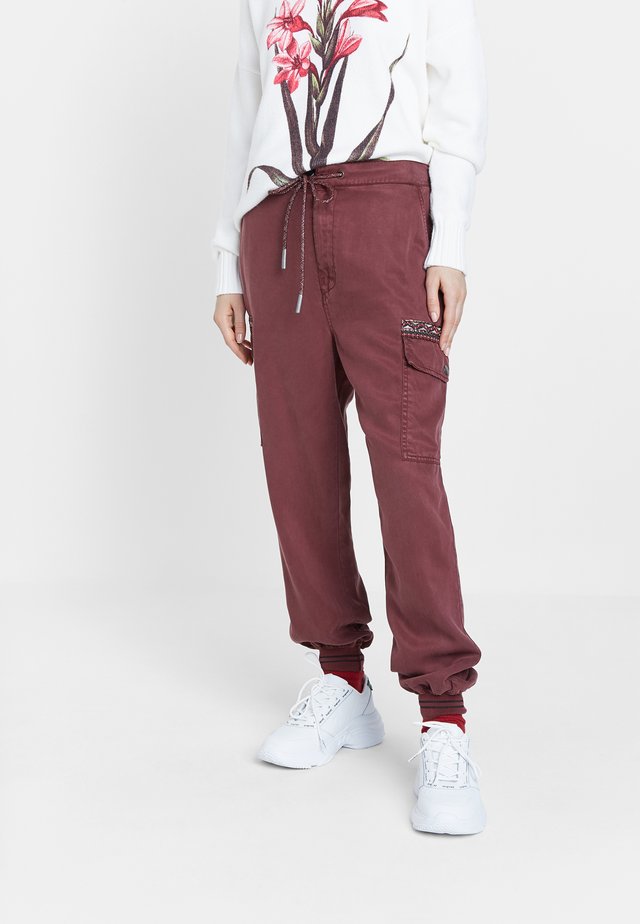 GRETA - Jeans Relaxed Fit - red