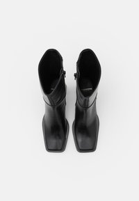Vagabond Kotníkové boty - black