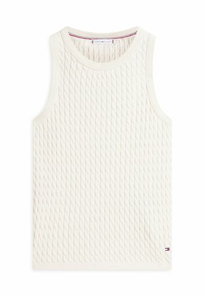 Chaleco sin mangas color crema de punto trenzado con cuello redondo y pequeño logo de Tommy Hilfiger cerca del dobladillo inferior.