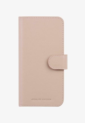 Portafoglio per telefono in pelle rosa chiaro con bordi cuciti, chiusura a scatto a destra e "IDEAL OF SWEDEN" impresso al centro in basso.
