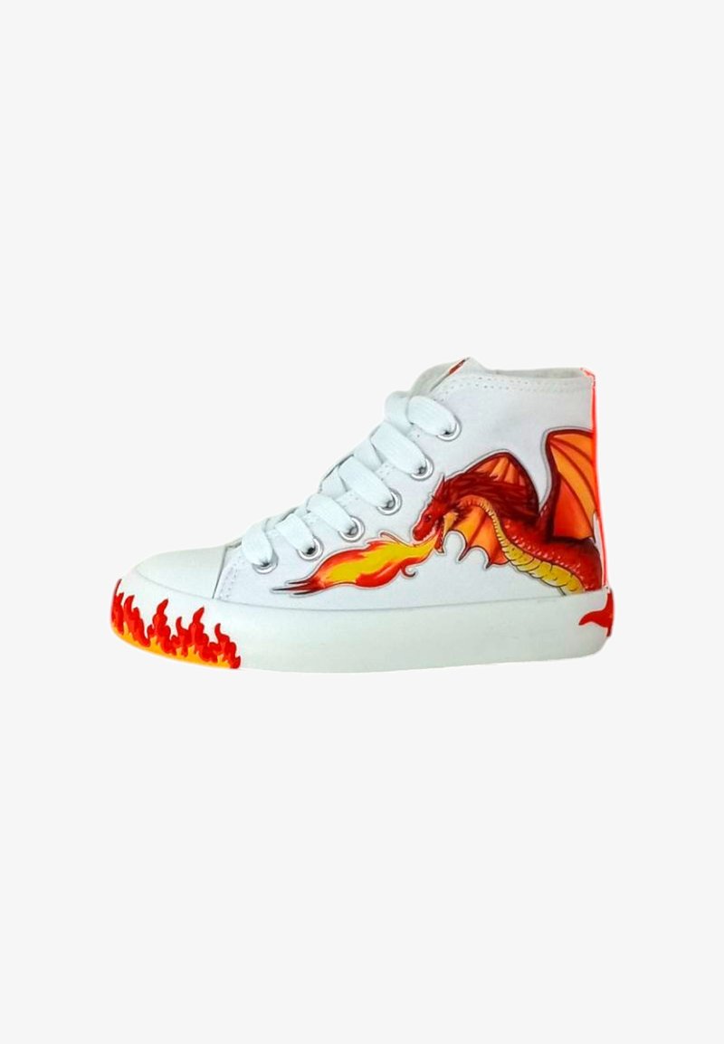 Sneaker high-top bianco con opera d'arte di drago, fiamme rosse e arancioni, lacci bianchi, suola in gomma e design distintivo laterale.