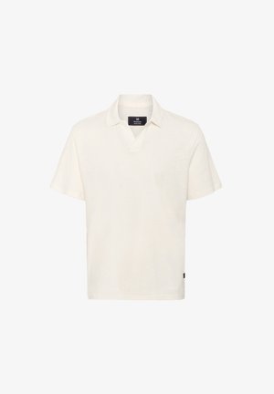 Rövid ujjú póló ing tört fehér anyagból, sekély V-nyakkivágással, puha tapintással és diszkrét logócímkével az alján.