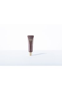 Un tube marron de crème pour les yeux avec un capuchon doré, étiqueté "Snail Bee Ultimate Eye Cream", présentant un design épuré et un texte clair.