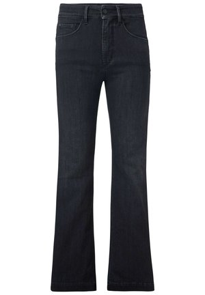 Jeans flare en denim wash foncé. Caractéristiques d'un design classique à cinq poches, fermeture à bouton et une finition légèrement texturée.