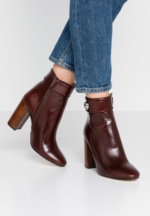 Botines de tacón - brown
