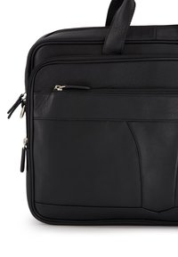 Sort læder laptop taske med to lynlåslommer, flad tekstur og subtile søm detaljer. Har stærke håndtag og sidelommer med lynlås.