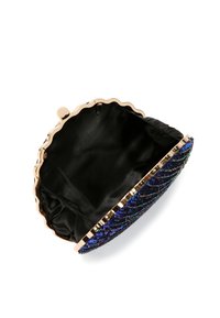 Clutch decorato con perline, con una struttura a scollatura in tonalità dorata, interno in satin nero e un motivo di perline colorate all'esterno.