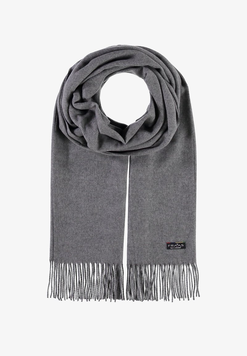 Écharpe en laine grise avec des extrémités à franges et une petite étiquette de marque noire sur un côté, sur fond blanc.