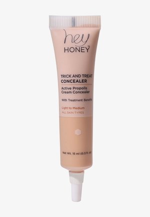 TRICK AND TREAT ACTIVE PROPOLIS CREAM CONCEALER - Correcteur - light to medium