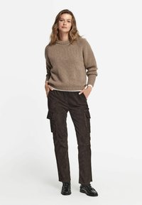 Falconeri ULTRASOFT TRICOT ROUND NECK - Stickad tröja - braun oat