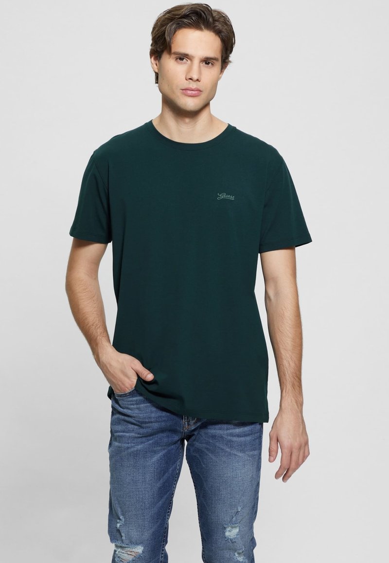 Guess LOGO BRODÉ - T-shirt basic - vert foncé