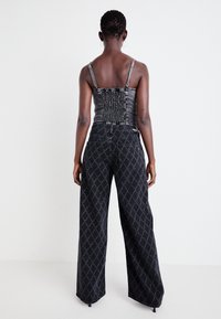 Replay Relaxed fit -farkut - black
