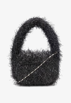 Sort håndtaske dækket af pigget glitterlignende materiale med et buet håndtag og en tynd sølvkæde diagonalt hen over fronten.